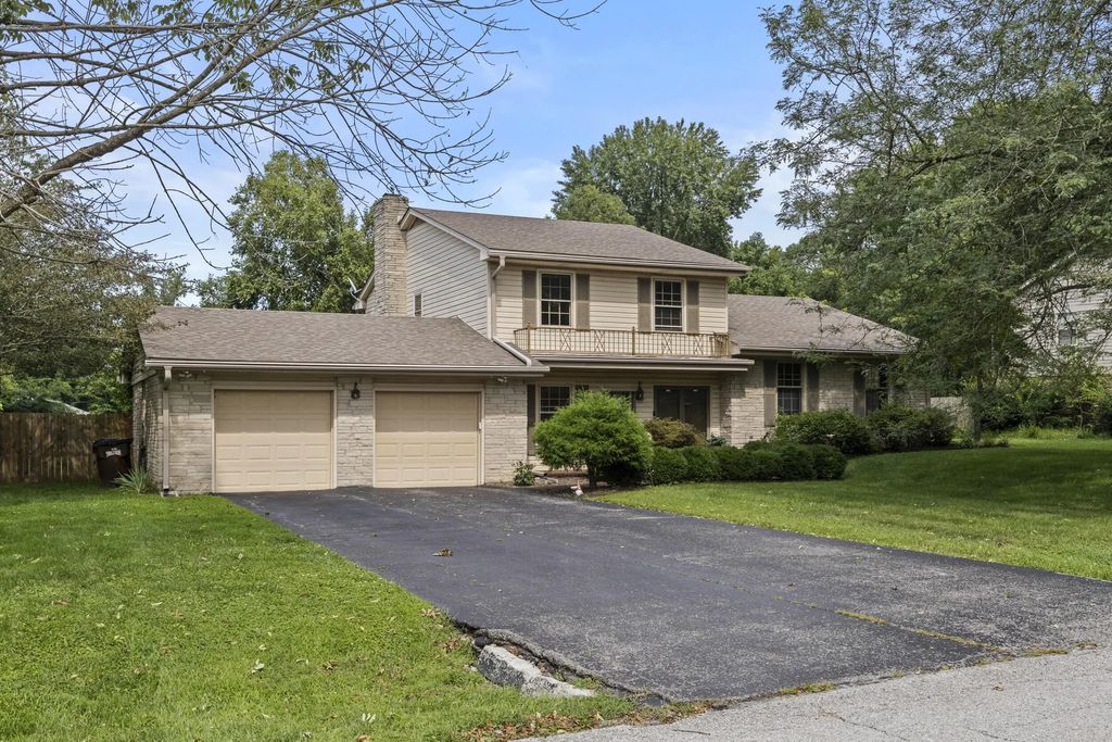 105 Briarwood Road, Versailles