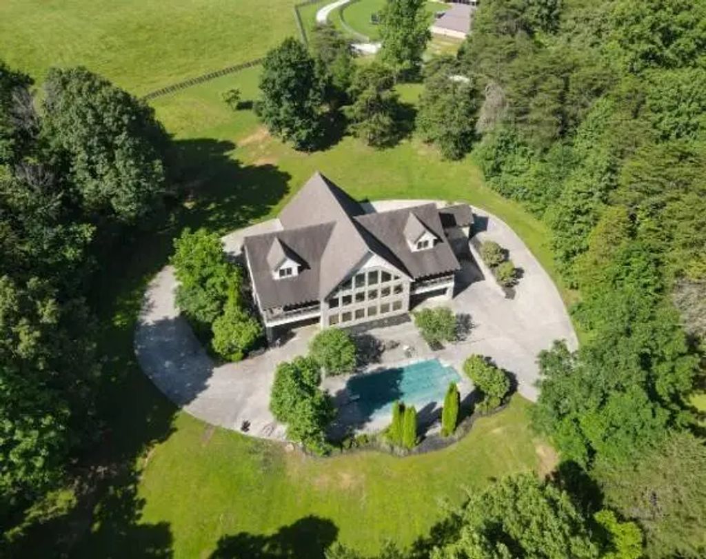 344 Oak Drive, Waynesburg