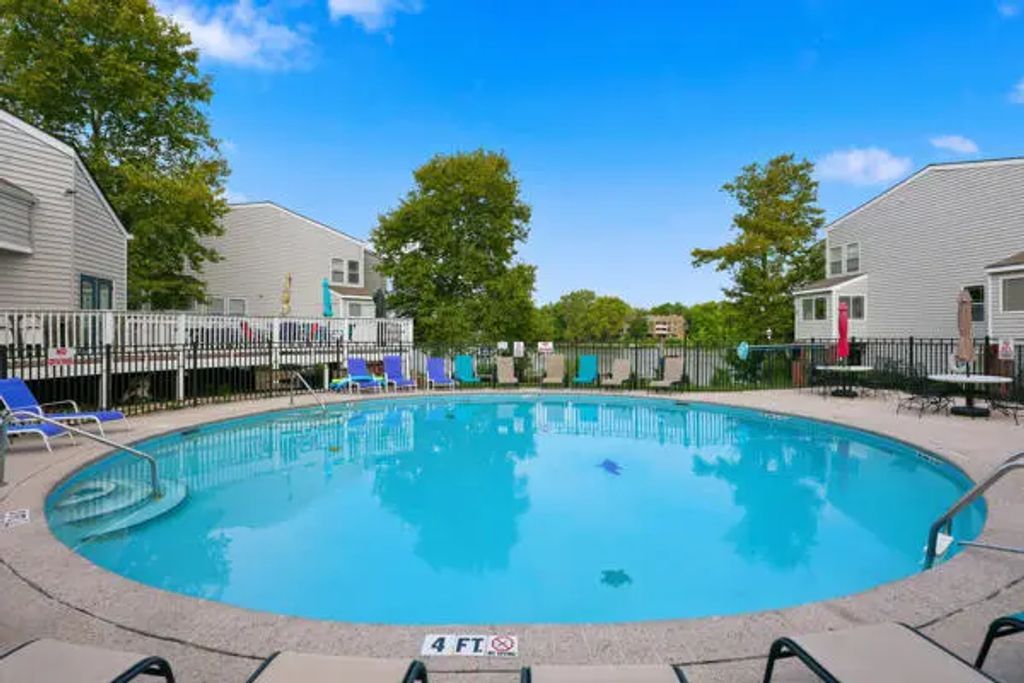 2414 Lake Park Road 1104, Lexington