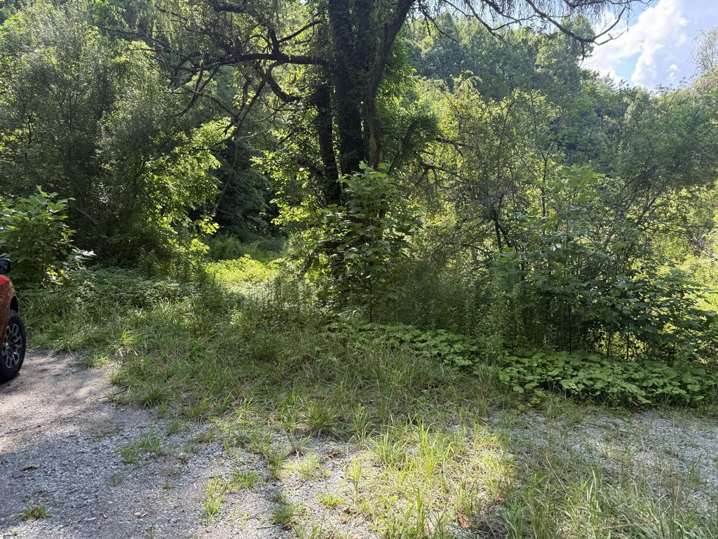999 Roberts Branch Road, Eolia