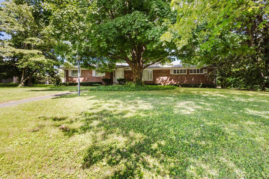 3025 Breckenwood Drive, Lexington