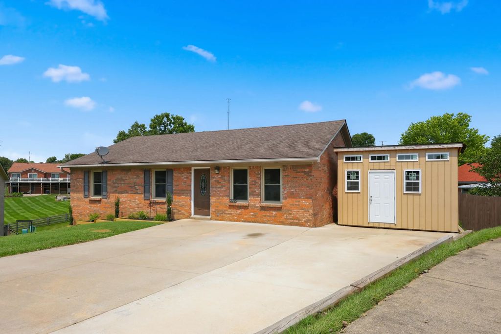 2218 Woodford Drive, Richmond