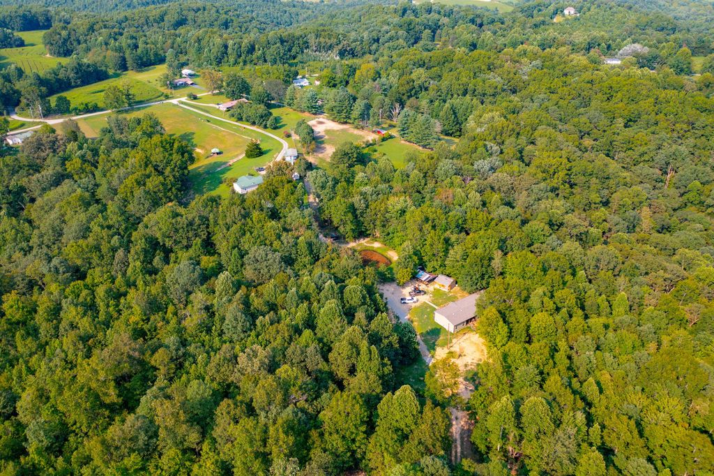 2685 E Hwy 1376, East Bernstadt