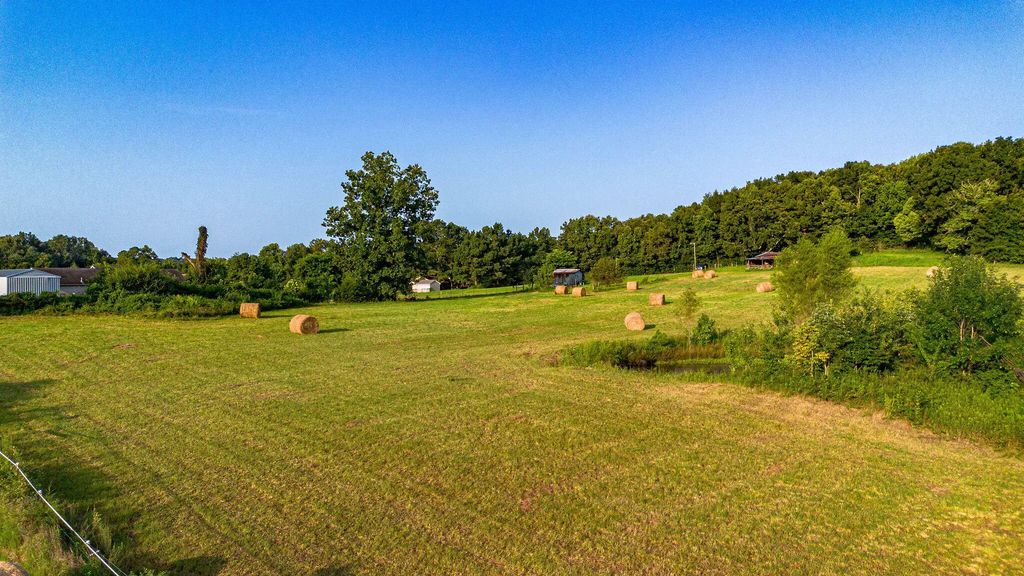 412 New Harmony Road, Benton