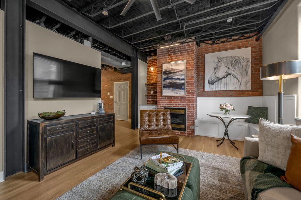 200 W 2nd Street 101, Lexington