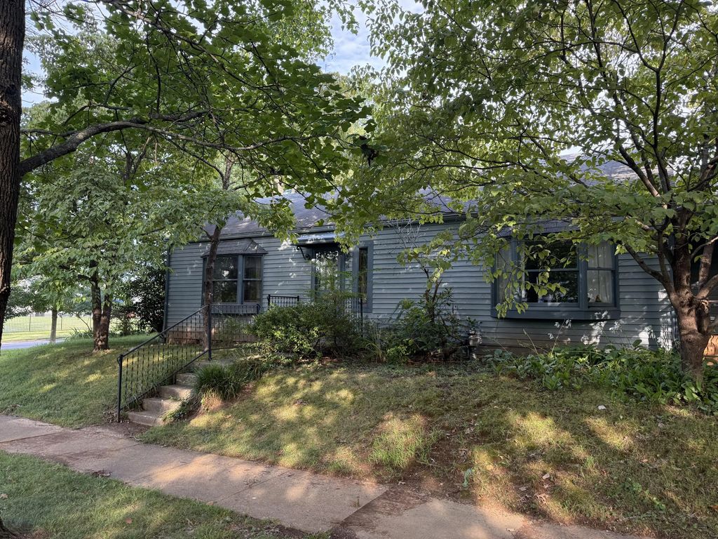 166 Romany Road, Lexington