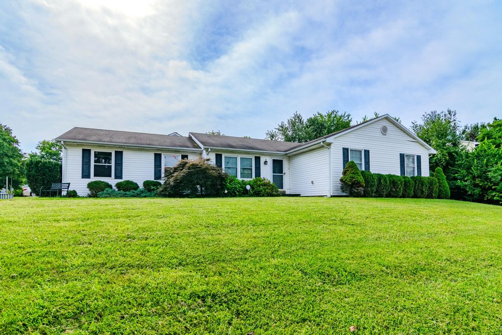 384 Stone Creek Drive, Lexington