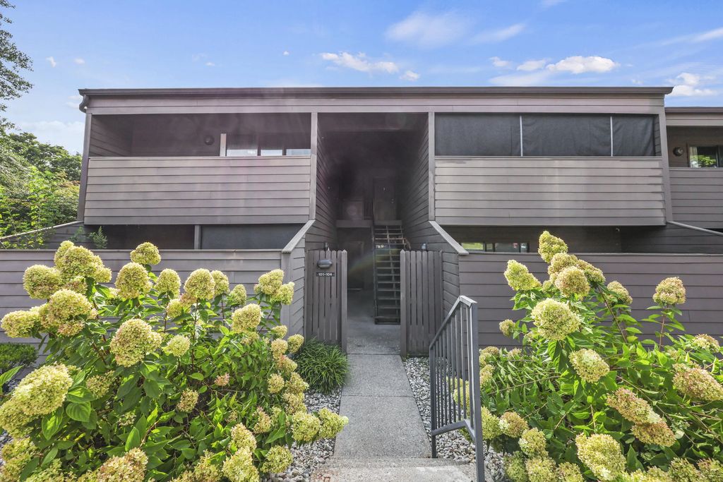 750 Shaker Drive 103, Lexington