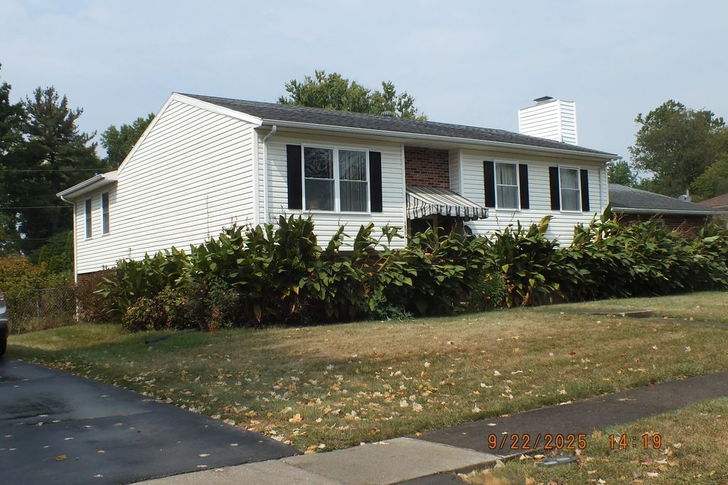 586 Buckingham Lane, Lexington