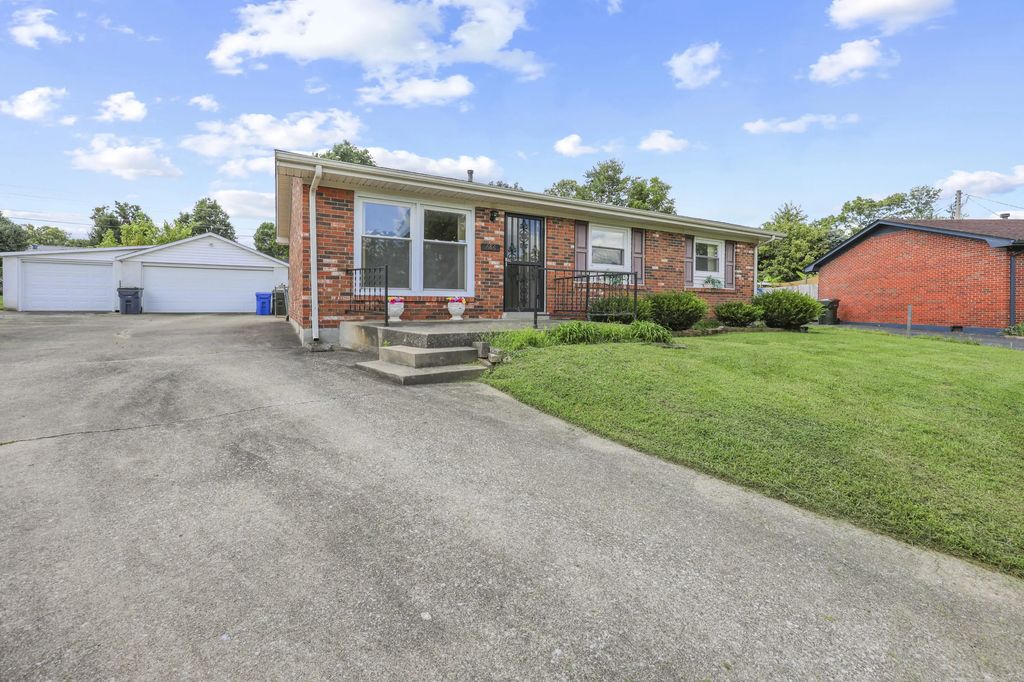 686 Harr Circle, Lexington