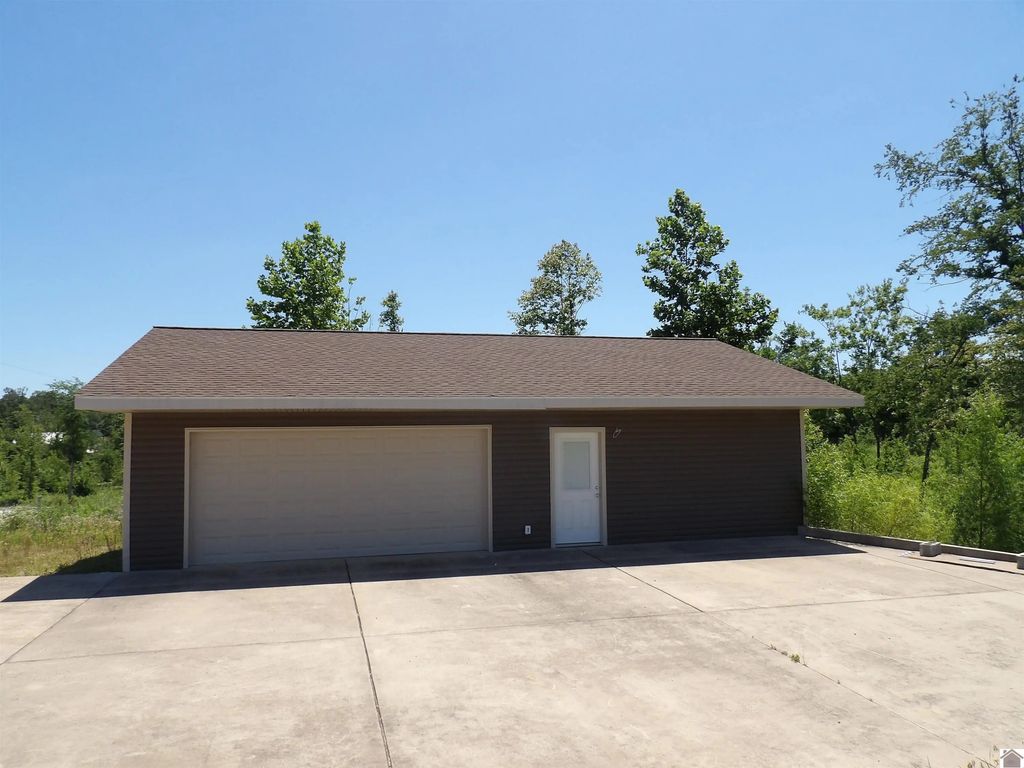 75 Kentucky Avenue, Gilbertsville
