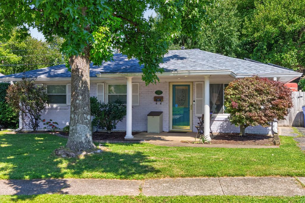 562 Sandalwood Drive, Lexington