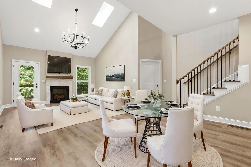 238 Sugartree Lane, Versailles