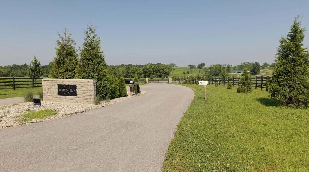 522 Polo Run Lane, Versailles