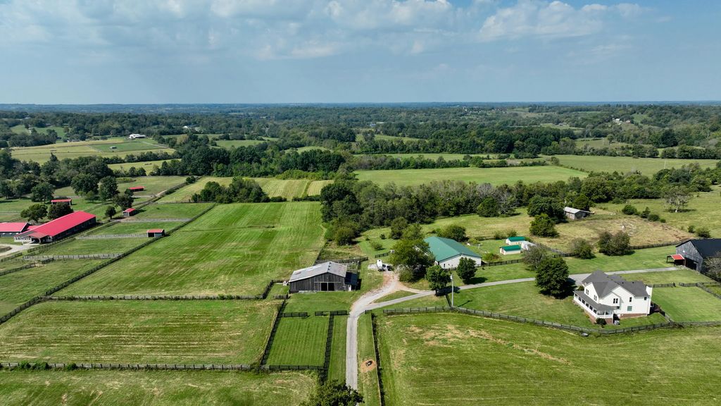 12641 Troy Pike, Versailles