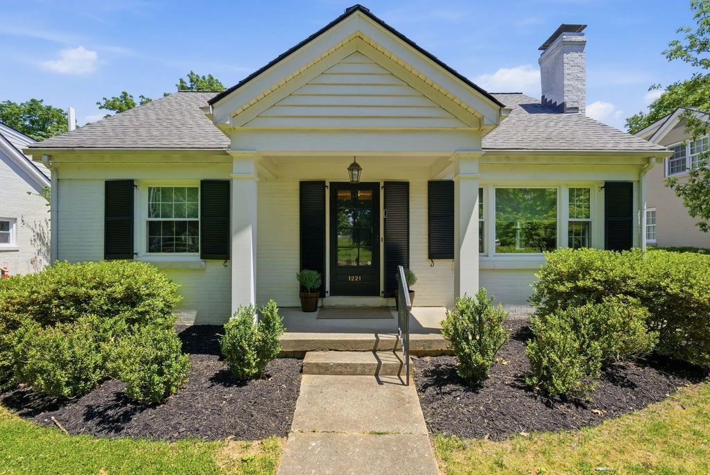 1221 Providence Lane, Lexington