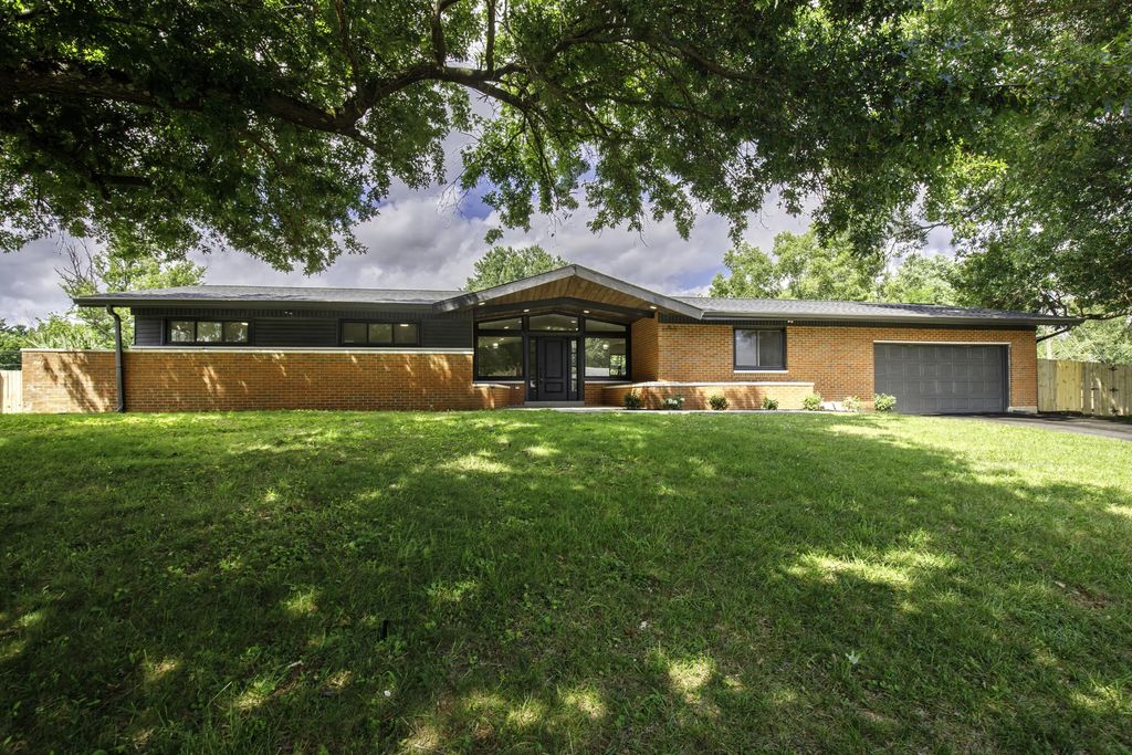 3273 Saxon Drive, Lexington