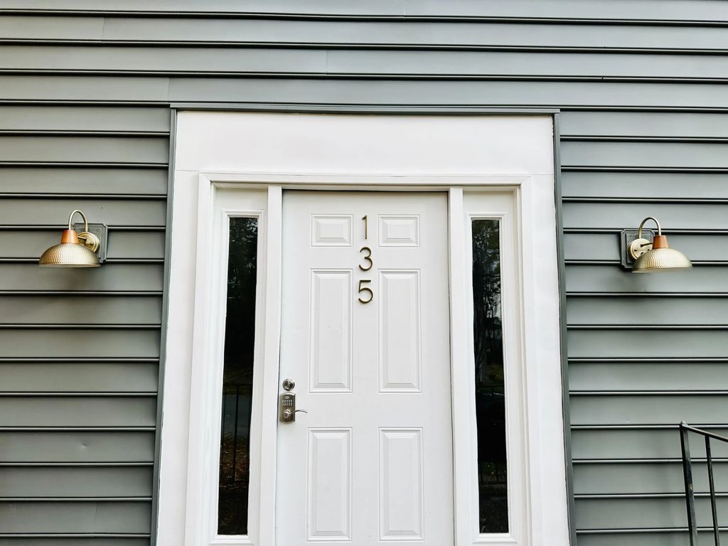 135 E Walnut Street, Danville
