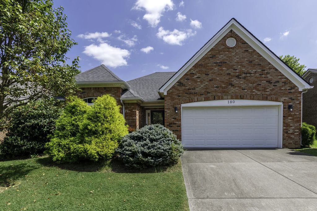 180 Paddock Drive, Versailles