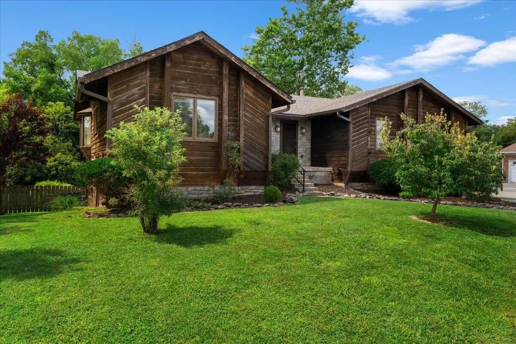 632 Pebble Creek Drive, Lexington