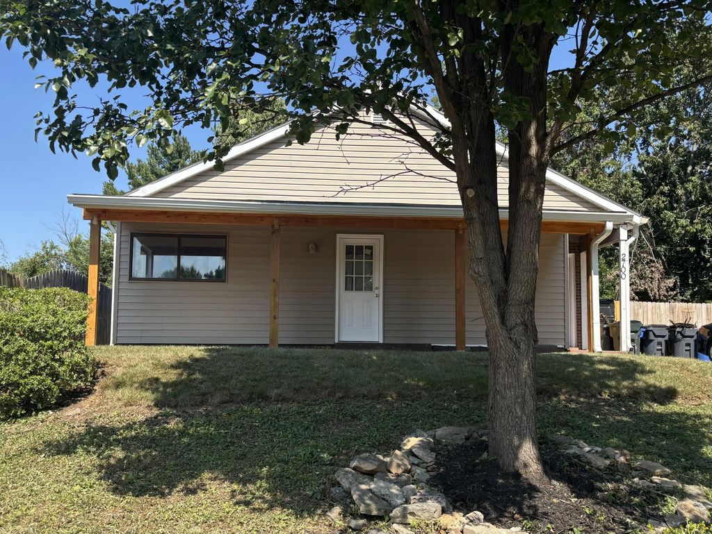 2700 Whitwood Place, Lexington