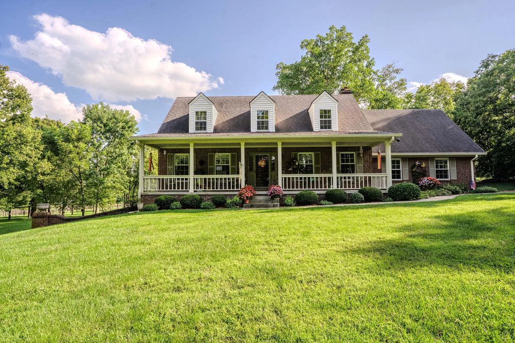 2075 Pinckard Pike, Versailles