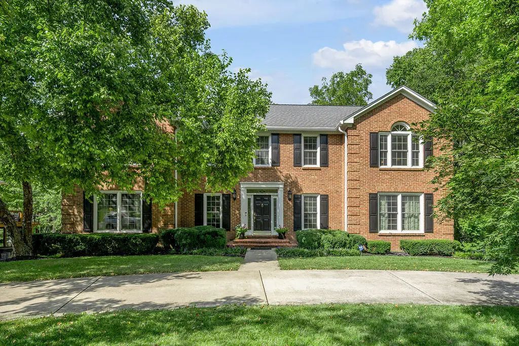 2385 The Woods Lane, Lexington