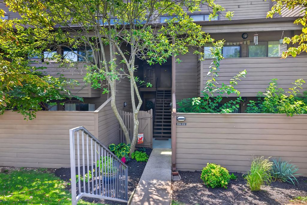 750 Shaker Drive 311, Lexington