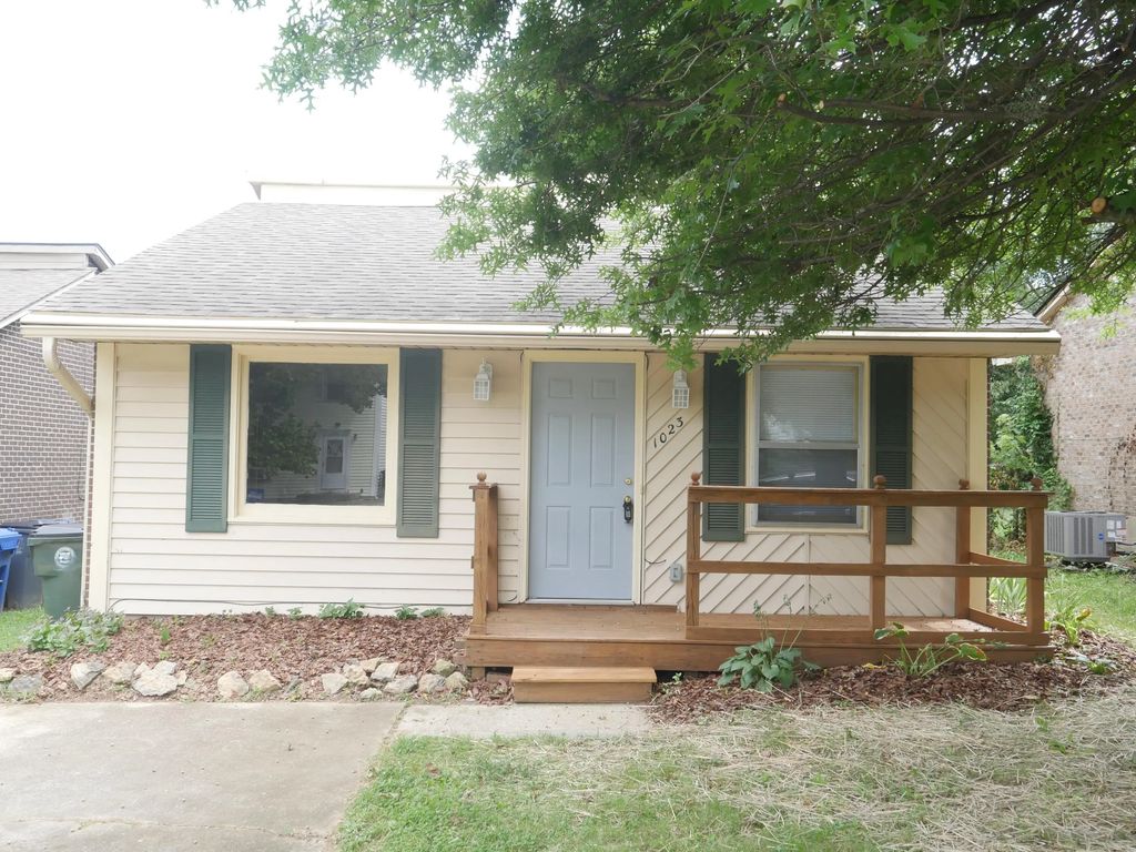 1023 Trent Boulevard, Lexington