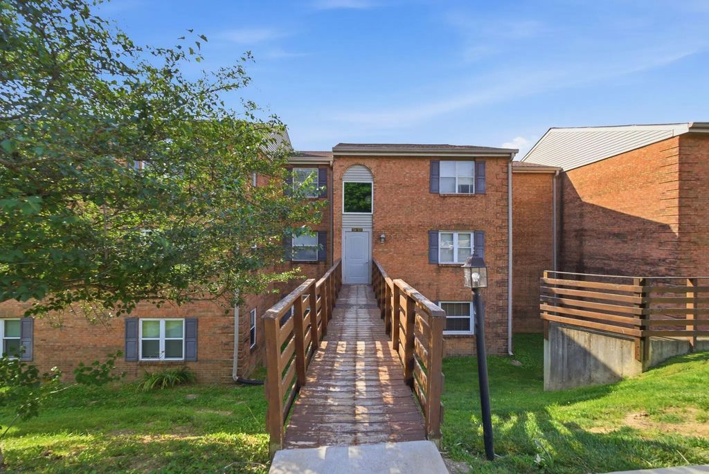 421 Redding Road 118, Lexington