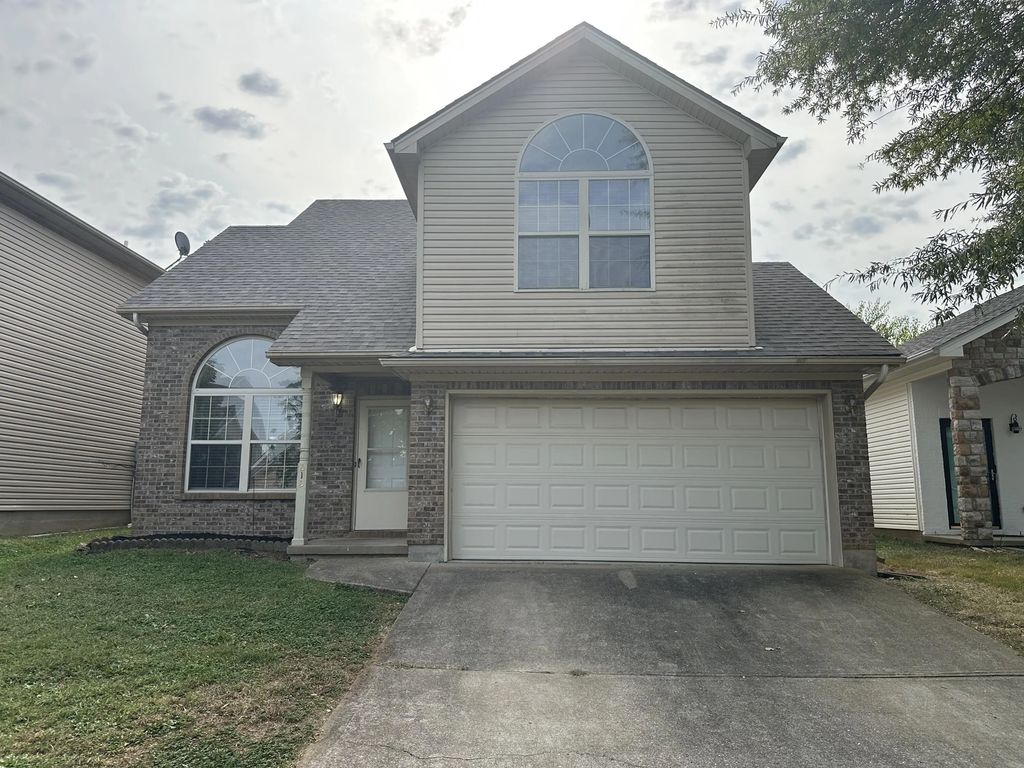 212 White Oak Trace, Lexington