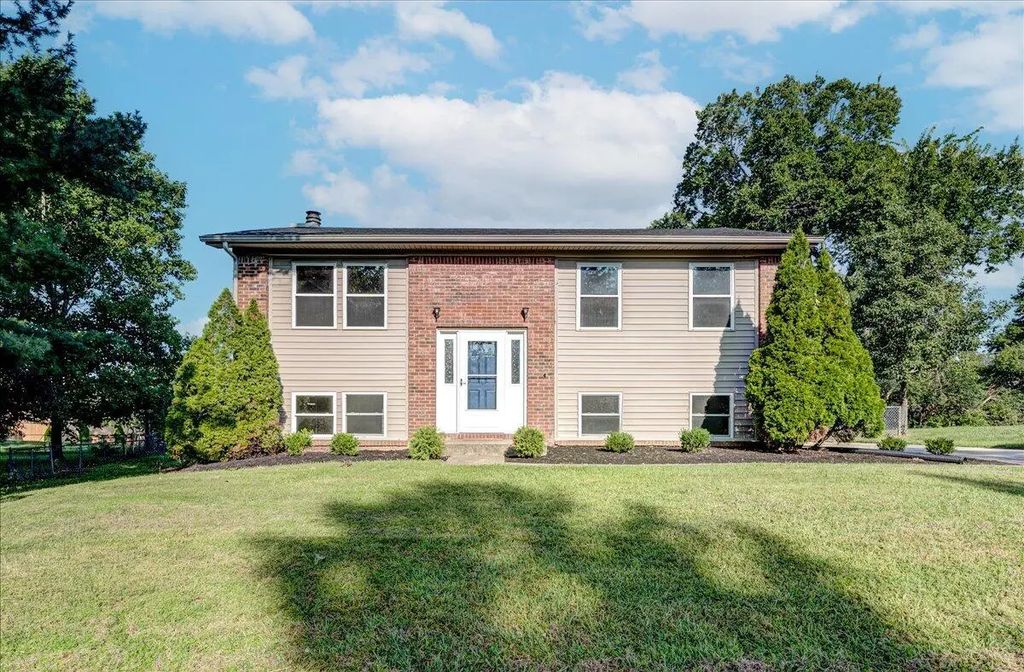 3328 Downing Place, Lexington