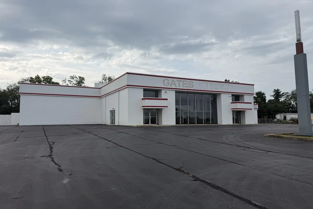 916 Commercial Drive, Richmond
