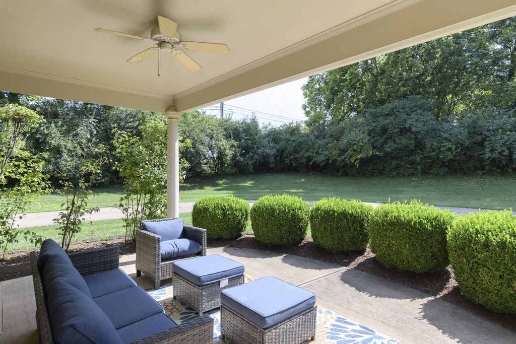 119 Sugartree Lane, Versailles