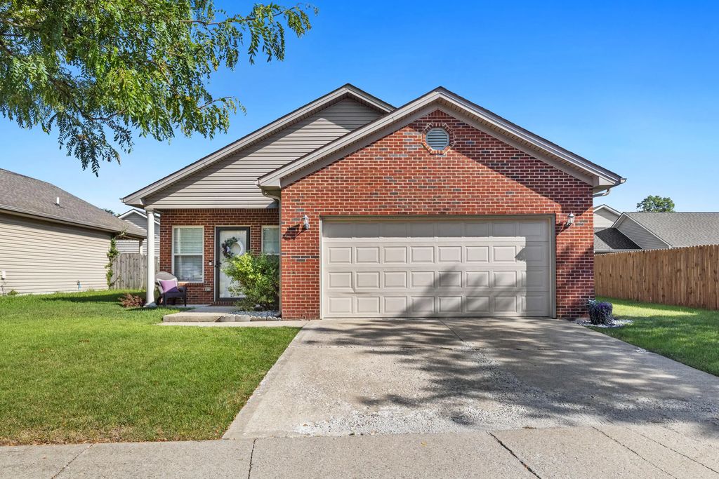 416 Julia Way, Lexington