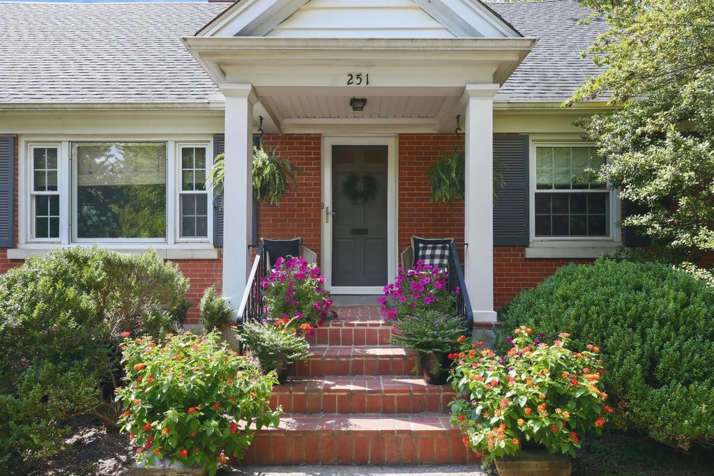 251 Larch Lane, Lexington