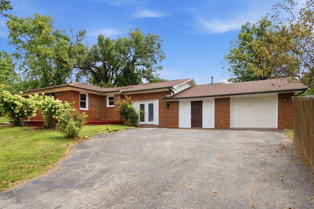 169 Newcastle Street, Lexington