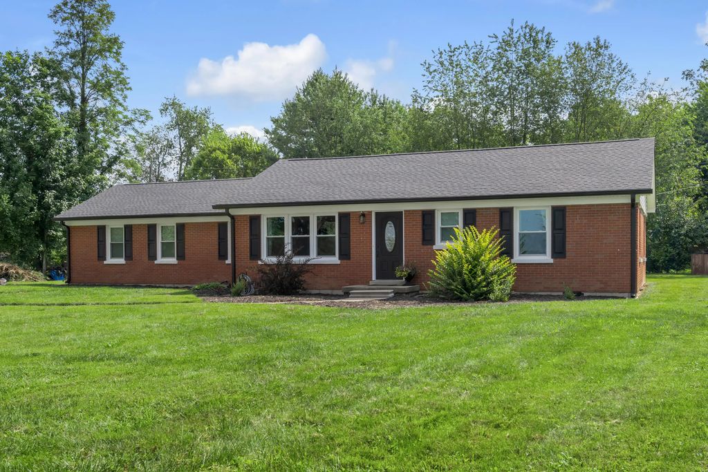 110 Gaybourne Way, Versailles