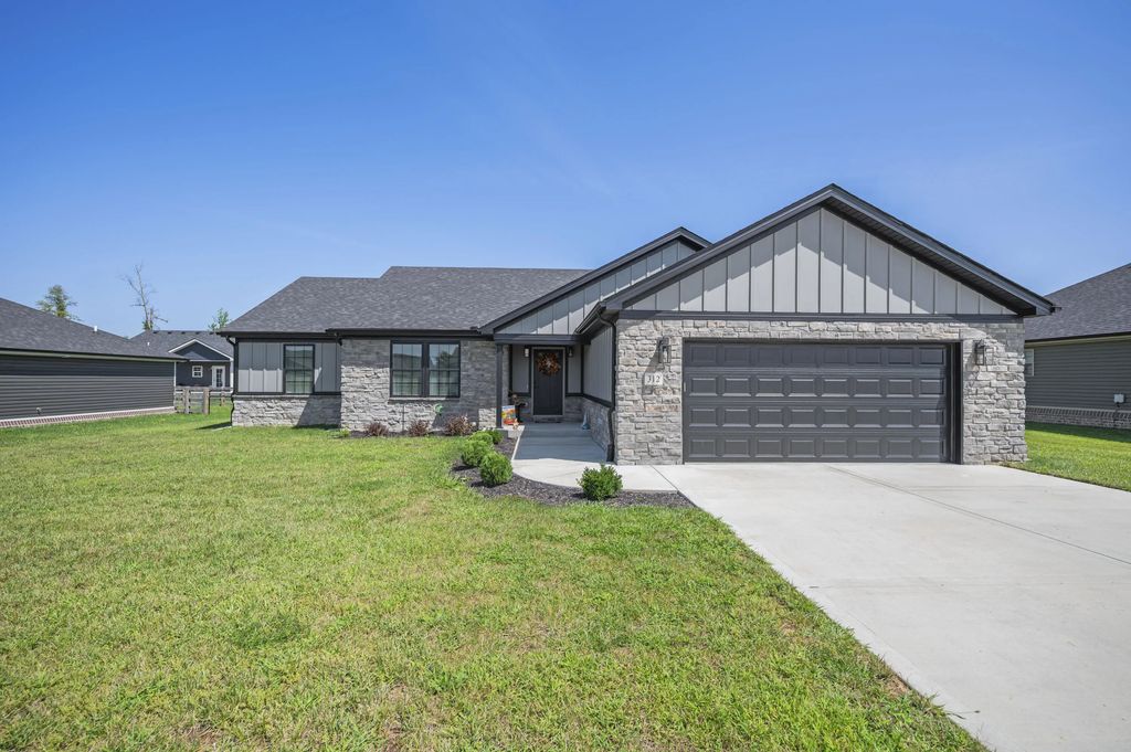 312 Mohegan Trail, Richmond