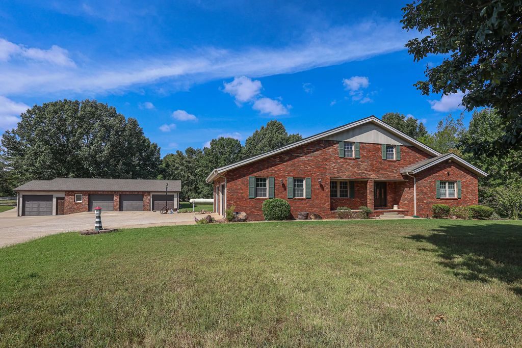 390 Windy Hills Circle, Calvert City
