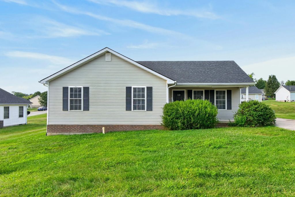 522 Acadia Way, Winchester