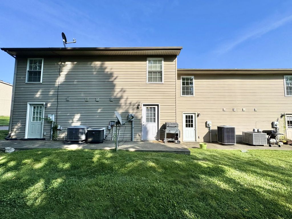 1100 Horsemans Lane 39, Lexington