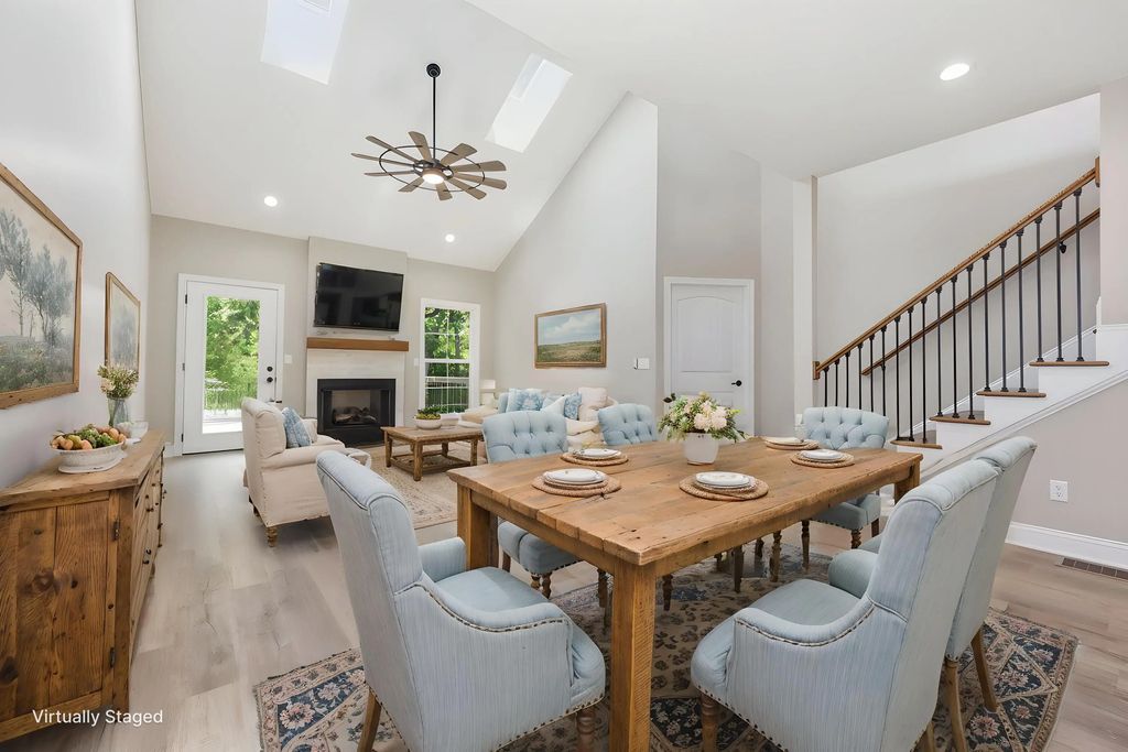 232 Sugartree Lane, Versailles