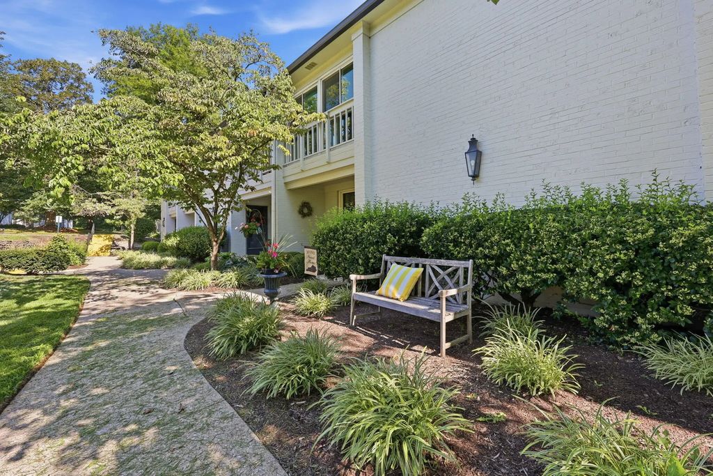 395 Redding Road 41, Lexington