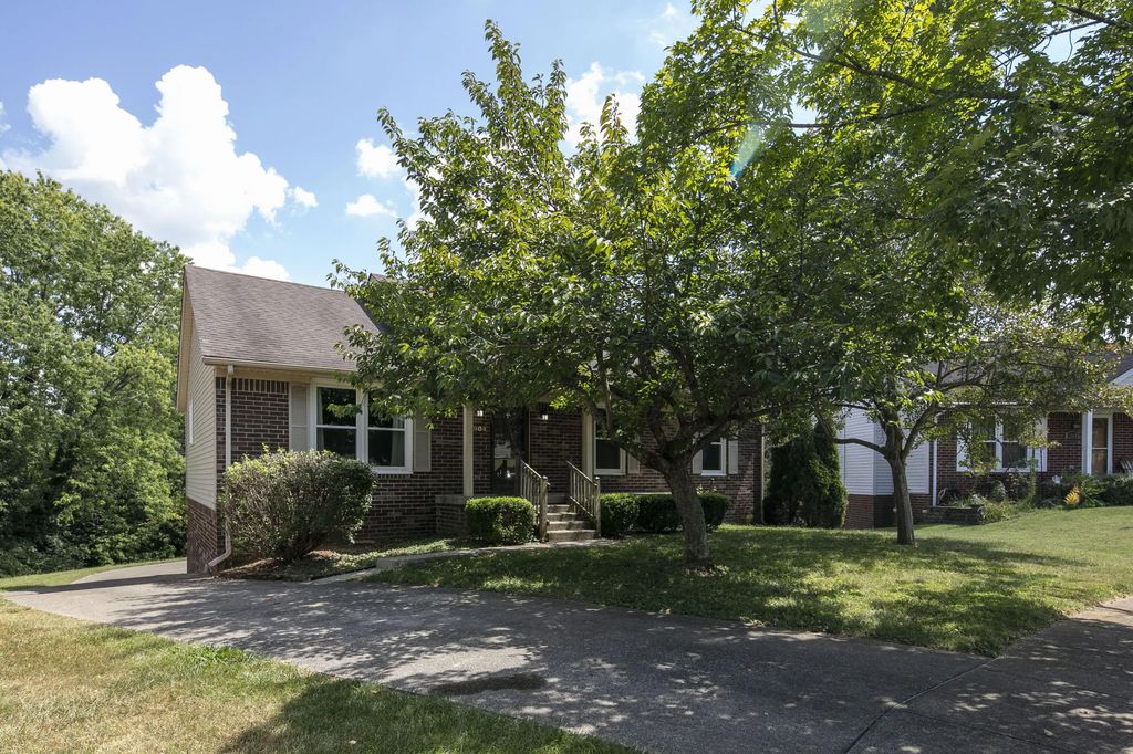 4904 Denmoor Court, Lexington