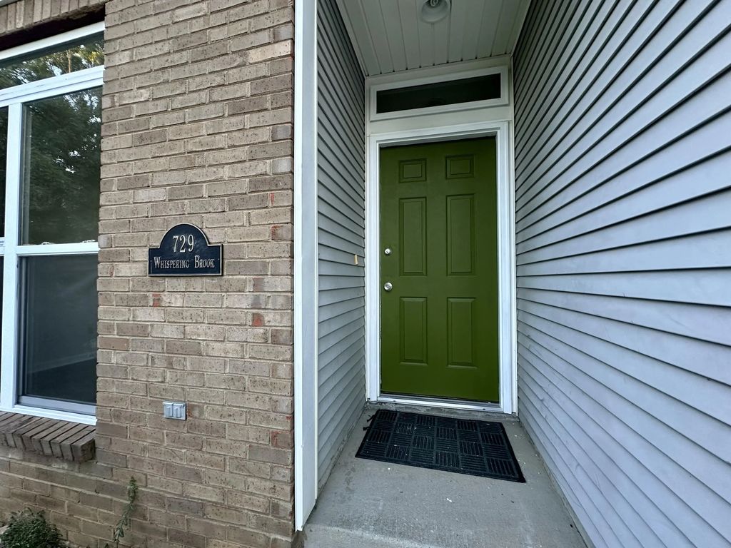 729 Whispering Brook Trace, Lexington
