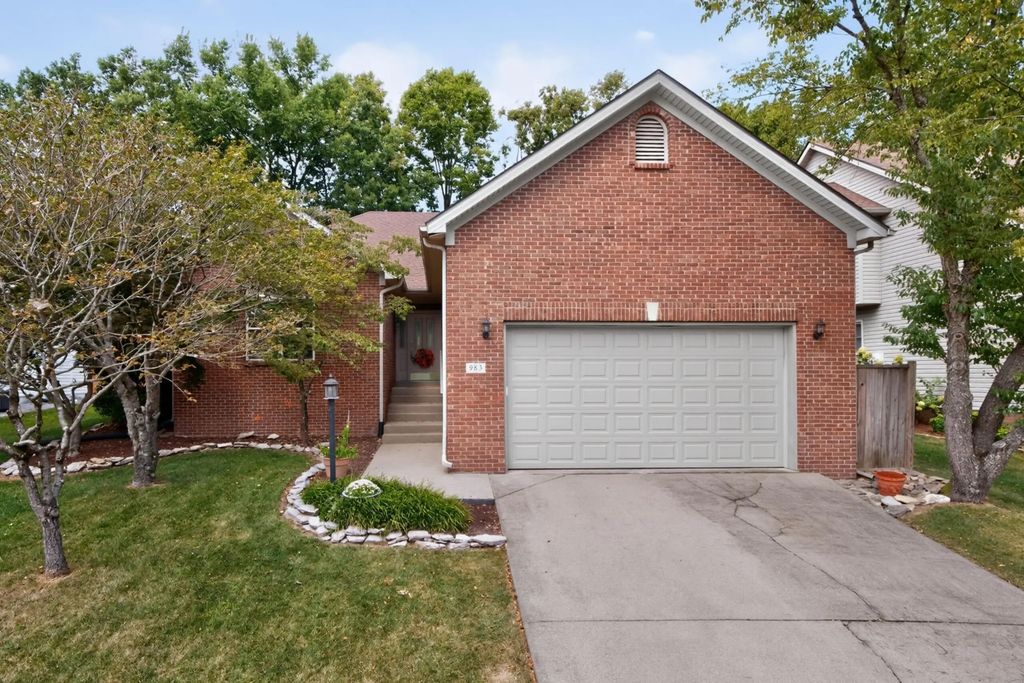 983 Forest Lake Drive, Lexington