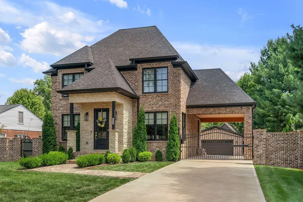 418 Chinoe Road, Lexington