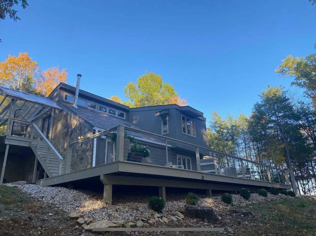 141 Hunters Trace, Frankfort