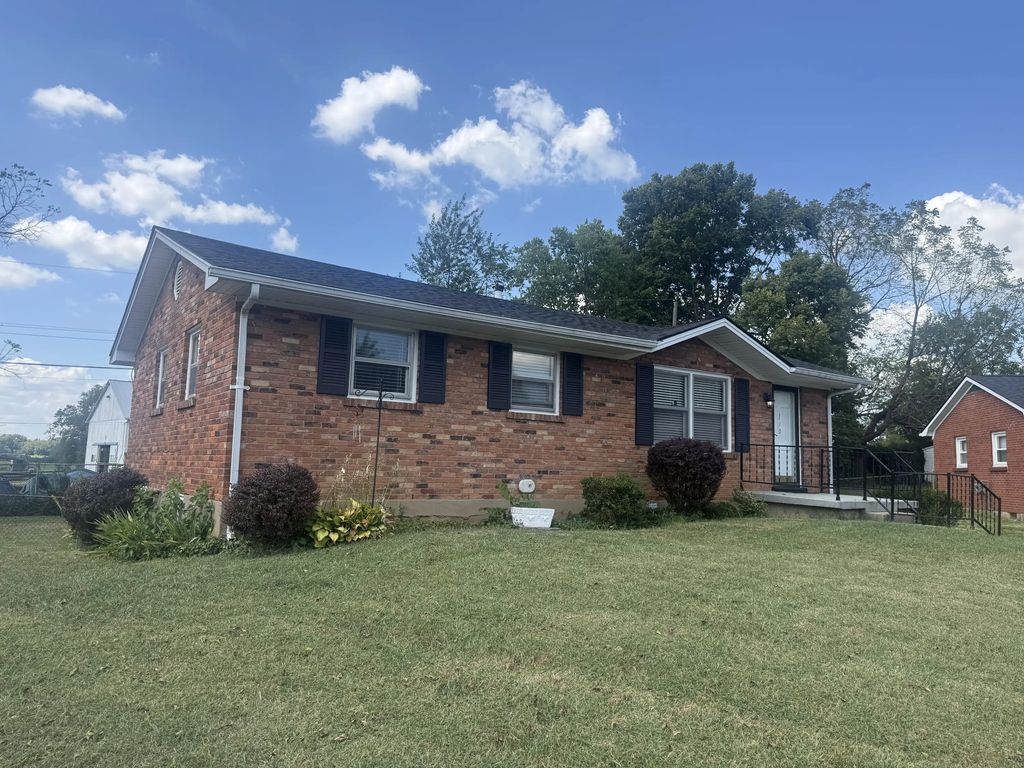 710 Dunes Circle, Lexington